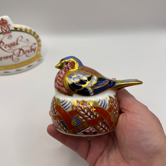 Royal Crown Derby Chaffinch Nesting Collectors Guild Exclusive 1997 paperweight - Picture 10 of 10